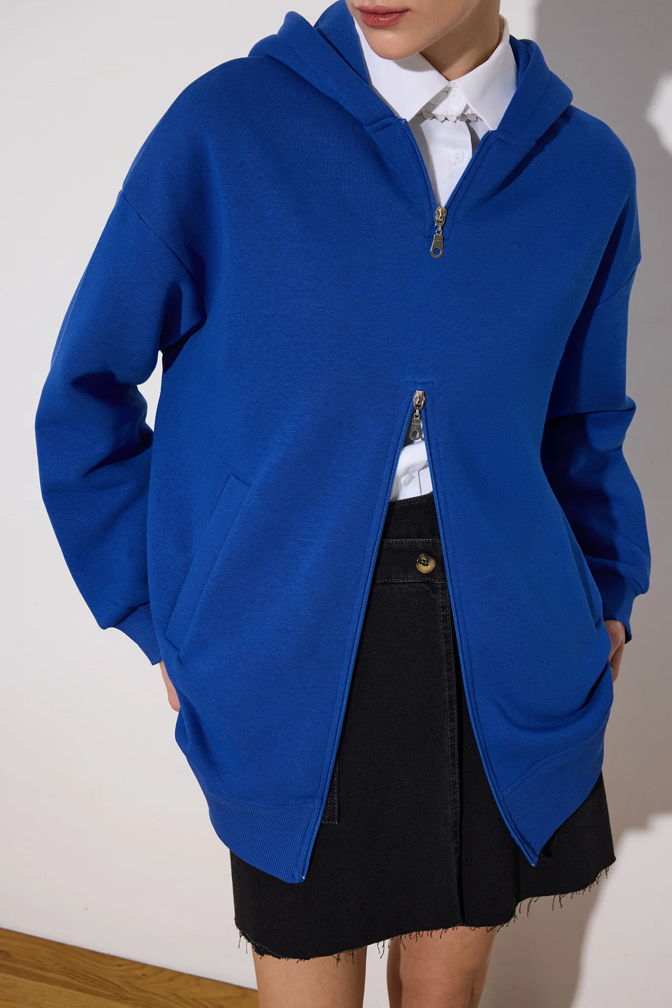 ZIPPER DETAILED HOODED SWEATSHIRT - Image 3