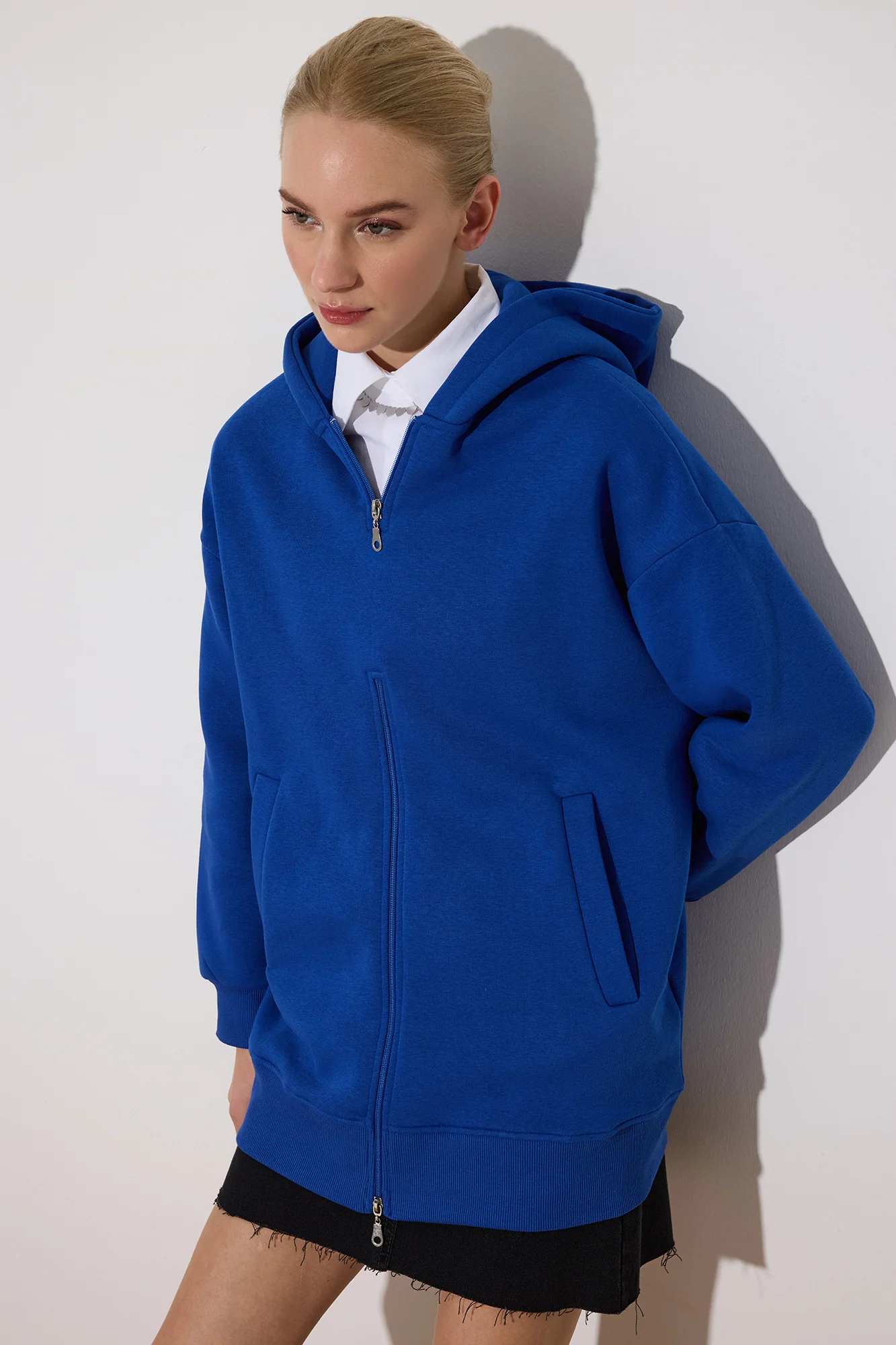 ZIPPER DETAILED HOODED SWEATSHIRT - Image 4